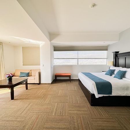 Hotel Stadium León Eksteriør billede Suite at the hotel