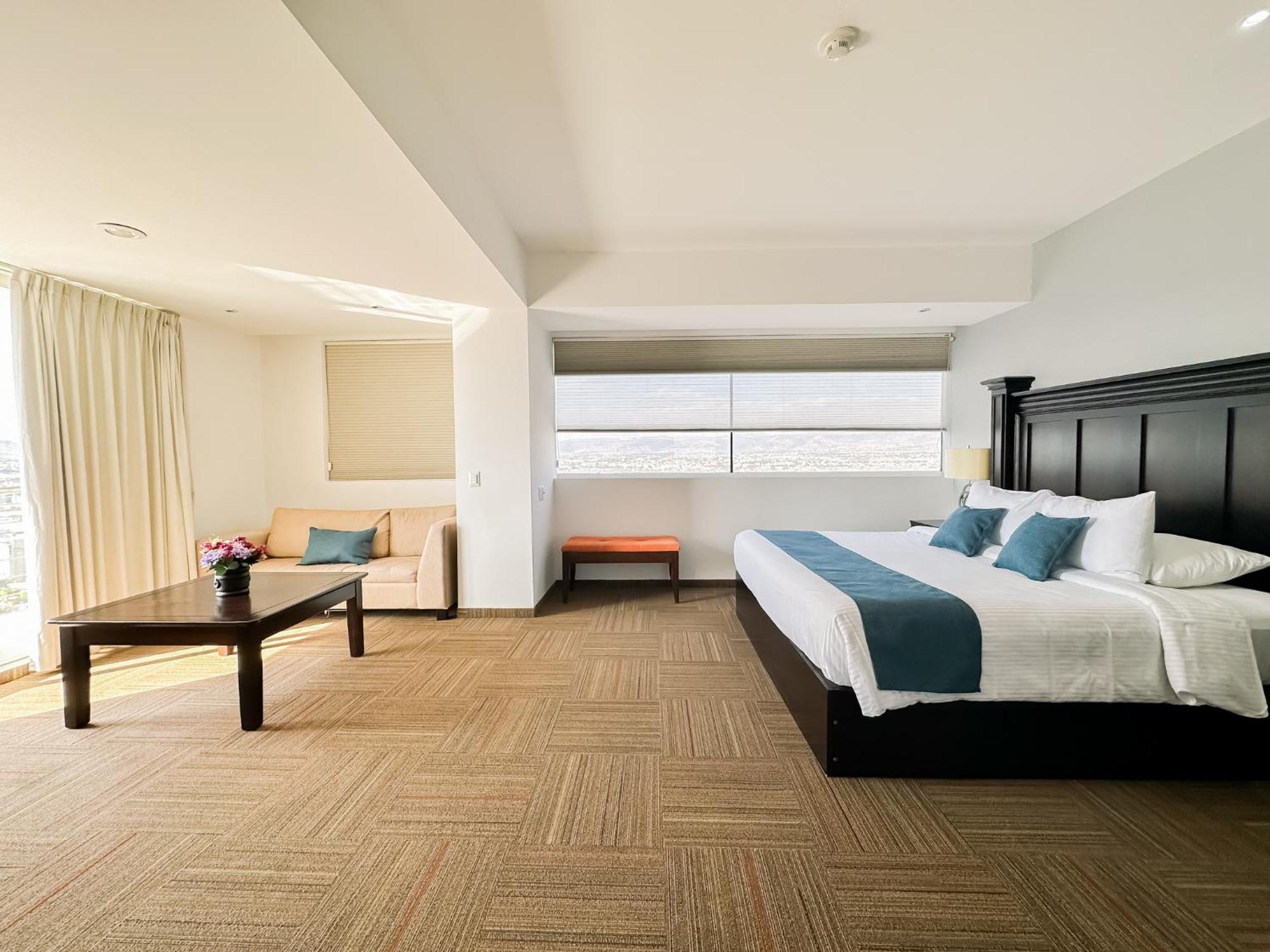 Hotel Stadium León Eksteriør billede Suite at the hotel